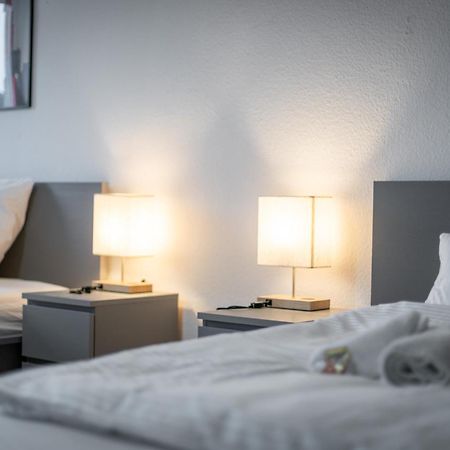 Einfach Aber Sehr Komfortabel - Wohnung Fuer 6 Personen - 2Xwc - Grupen, Messe, Monteure, Studenten - Voll Ausgestattet - 6 Betten 140X200Cm Hochwertig, 3 Smart-Tv 55 Zoll Netflix, 1000 Mbit Wlan, Voll Ausgestattete Kueche Дуйсбург Екстер'єр фото