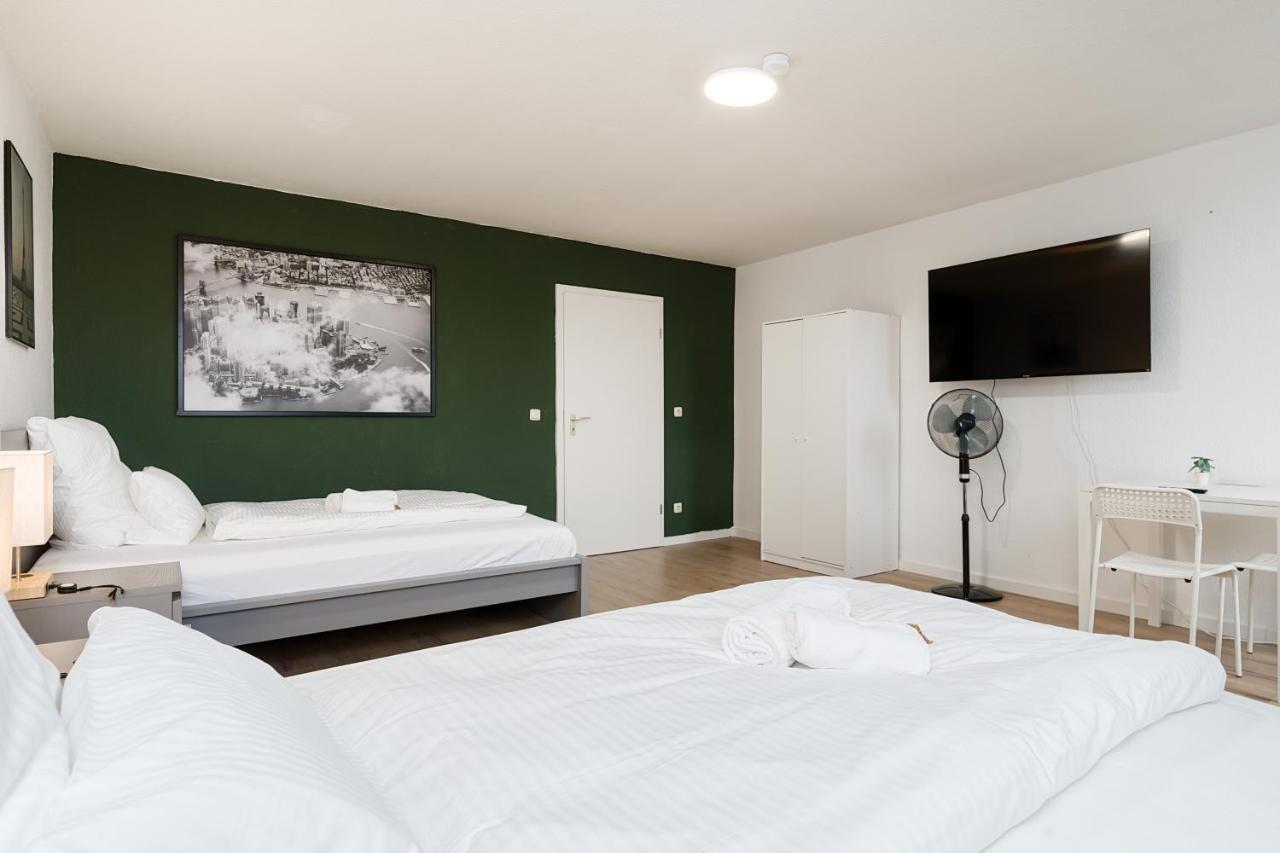 Einfach Aber Sehr Komfortabel - Wohnung Fuer 6 Personen - 2Xwc - Grupen, Messe, Monteure, Studenten - Voll Ausgestattet - 6 Betten 140X200Cm Hochwertig, 3 Smart-Tv 55 Zoll Netflix, 1000 Mbit Wlan, Voll Ausgestattete Kueche Дуйсбург Екстер'єр фото