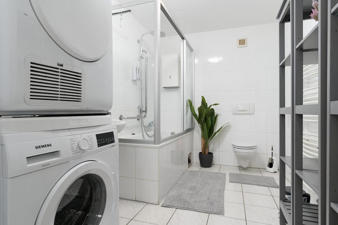 Einfach Aber Sehr Komfortabel - Wohnung Fuer 6 Personen - 2Xwc - Grupen, Messe, Monteure, Studenten - Voll Ausgestattet - 6 Betten 140X200Cm Hochwertig, 3 Smart-Tv 55 Zoll Netflix, 1000 Mbit Wlan, Voll Ausgestattete Kueche Дуйсбург Екстер'єр фото